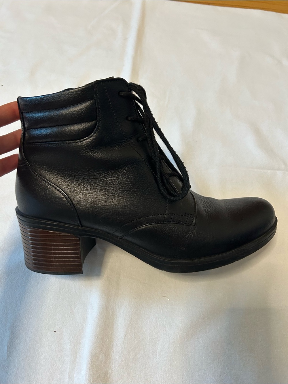 Clarks Collection Black Leather Lace-Up Ankle Booties with Side Zip - Picture 6 of 11